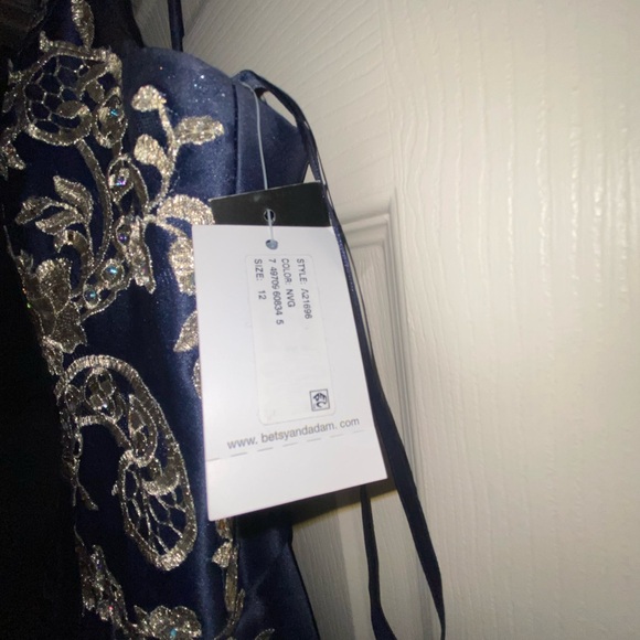 Dress - Picture 7 of 8